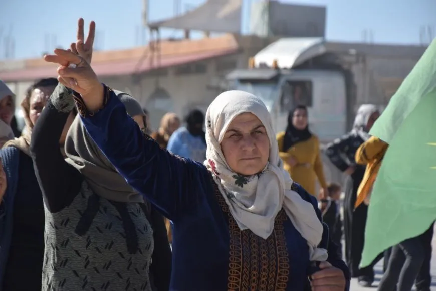 مسيرة راجلة للشبيبة في إقليم الفرات ومنبج للمطالبة بالحرية الجسدية للقائد