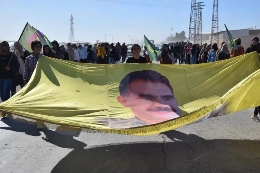 مسيرة راجلة للشبيبة في إقليم الفرات ومنبج للمطالبة بالحرية الجسدية للقائد