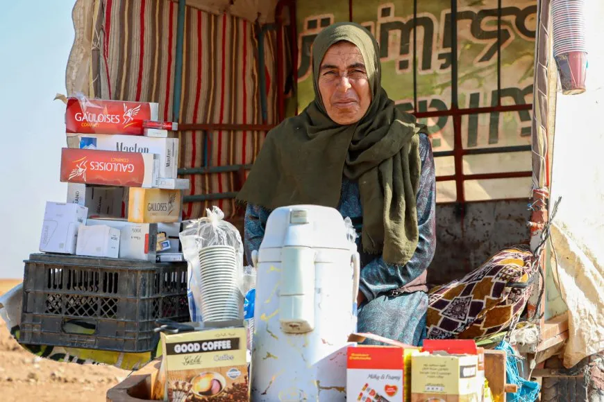 بائعة الشاي