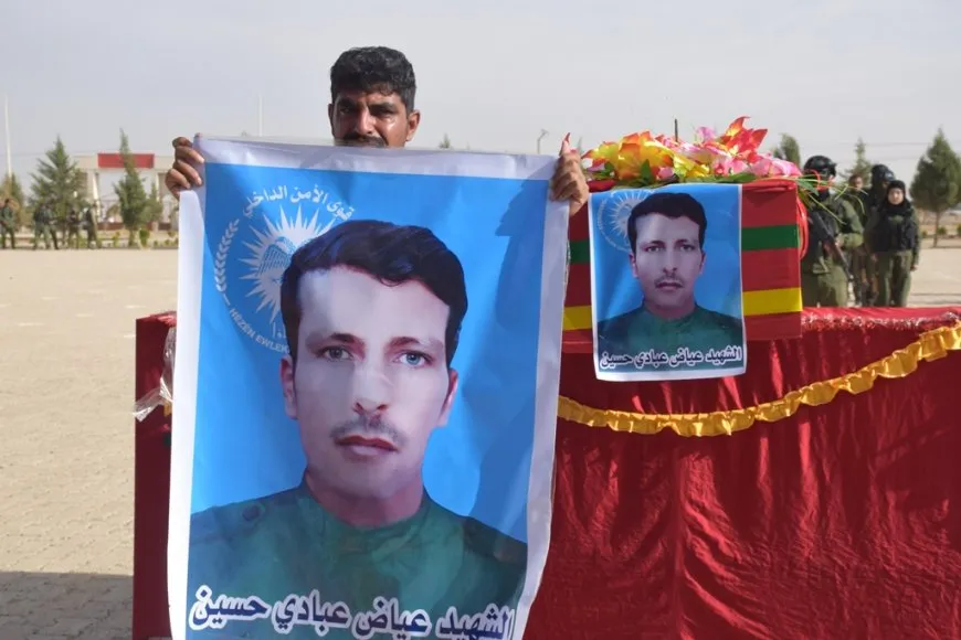 أهالي الشدادي يشيّعون جثمان عضو قوى الأمن الداخلي عياض عبادي الحسين