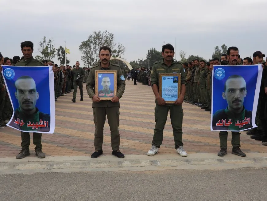 تشييع جثمان الشهيد خالد المغير إلى مثواه الأخير في الطبقة 