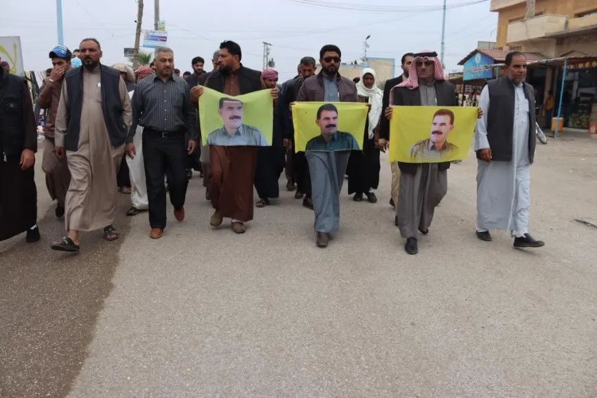 متظاهرون في دير الزور يشككون بمصداقية منظمات حماية حقوق الإنسان