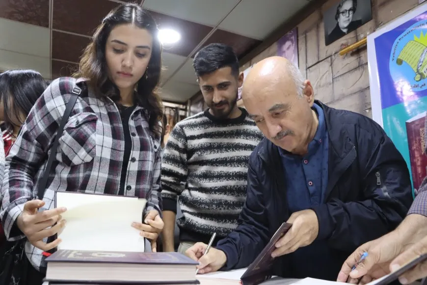 توقيع كتاب للكاتب الكردي ديار بوهتي في قامشلو