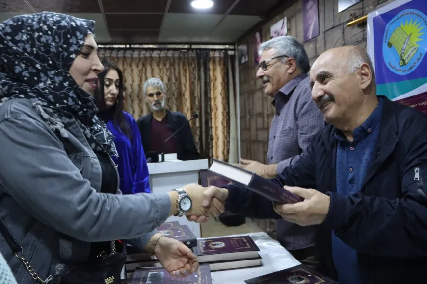 توقيع كتاب للكاتب الكردي ديار بوهتي في قامشلو