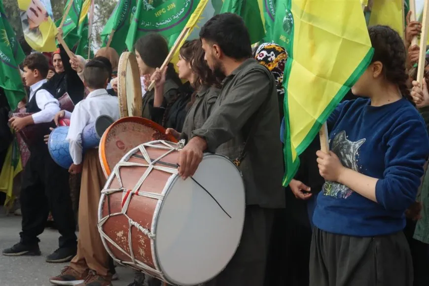 الآلاف ينددون بالعزلة المفروضة على القائد عبد الله أوجلان وبالعنف الممارس ضد المرأة