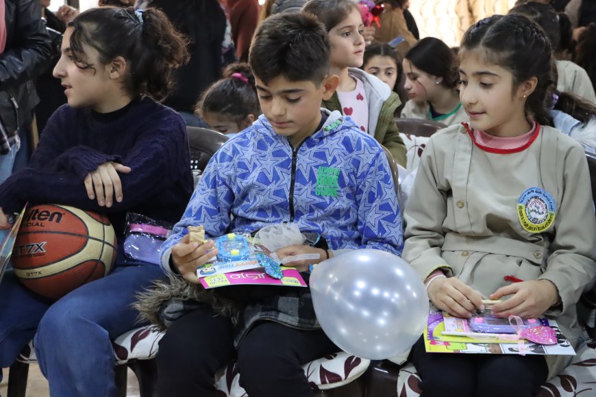 أطفال قامشلو يحتفلون بيومهم العالمي بفعالية فنية