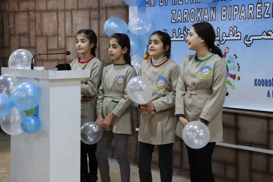 أطفال قامشلو يحتفلون بيومهم العالمي بفعالية فنية