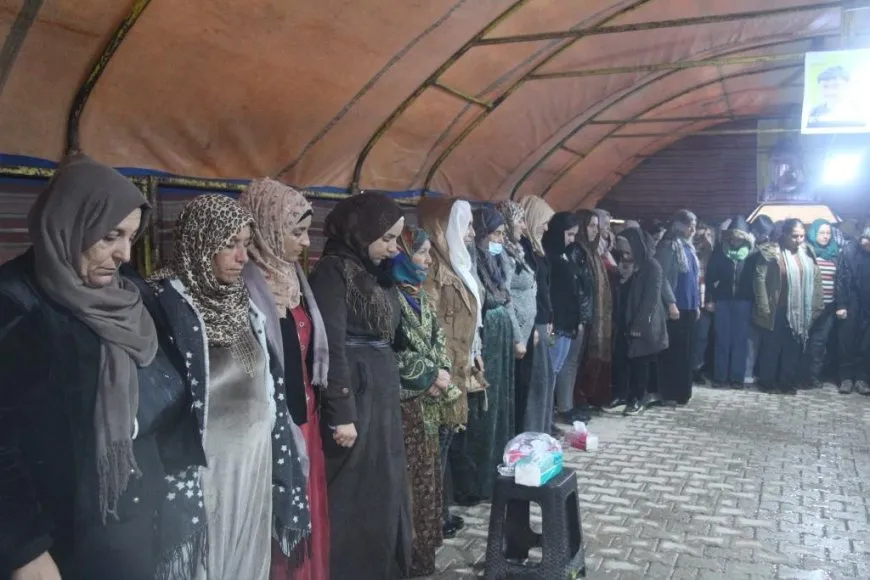 أهالي كوباني يقدّمون واجب العزاء لذوي الشهيدين جوان وكوجر