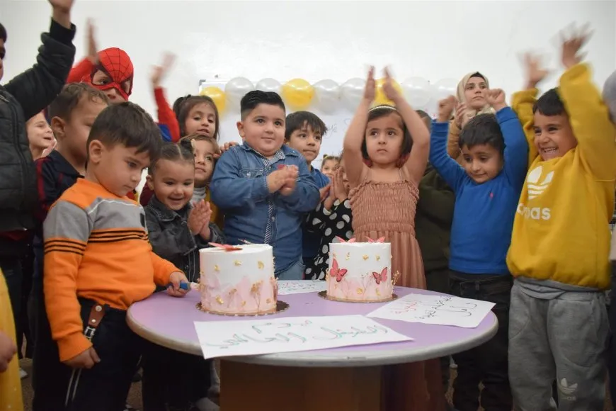 عروض مسرحية وغنائية وتوزيع هدايا بمناسبة يوم الطفل العالمي