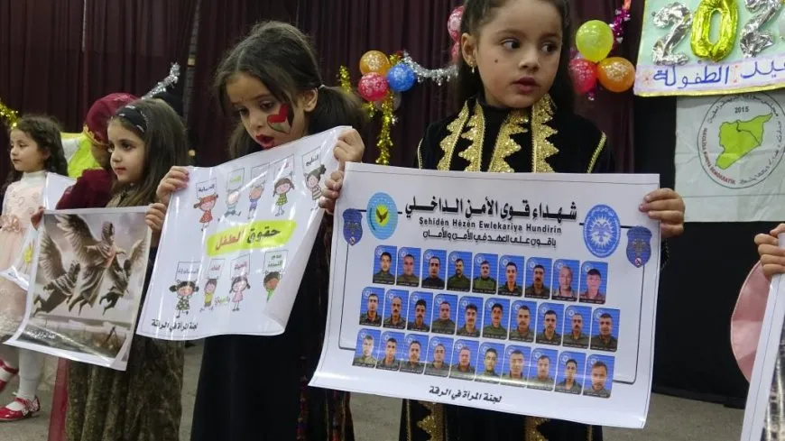 أطفال مدينة الرقة يحتفلون بيوم الطفل العالمي
