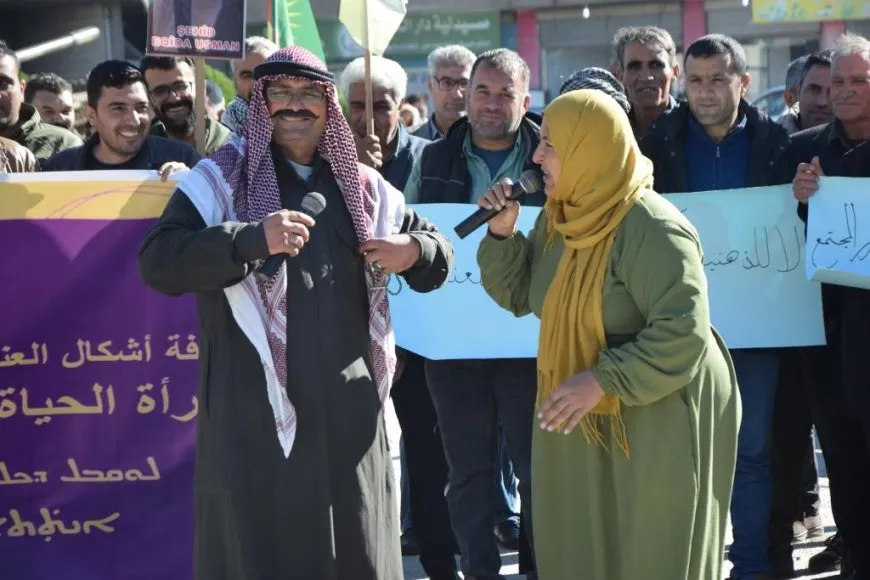 مئات الرجال في كوباني يخرجون بمسيرة تضامنية مع المرأة