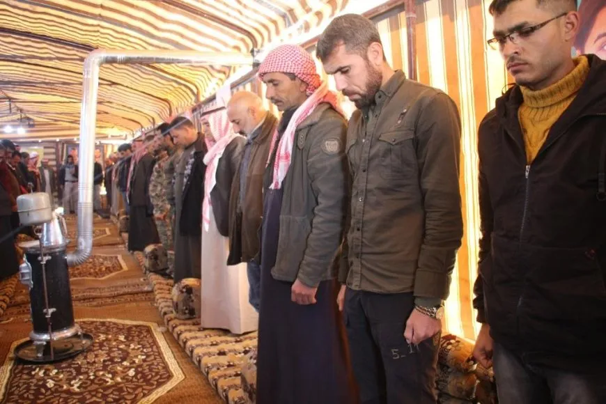 أهالي منبج يقدّمون واجب العزاء لذوي الشهيد محمد المزيد