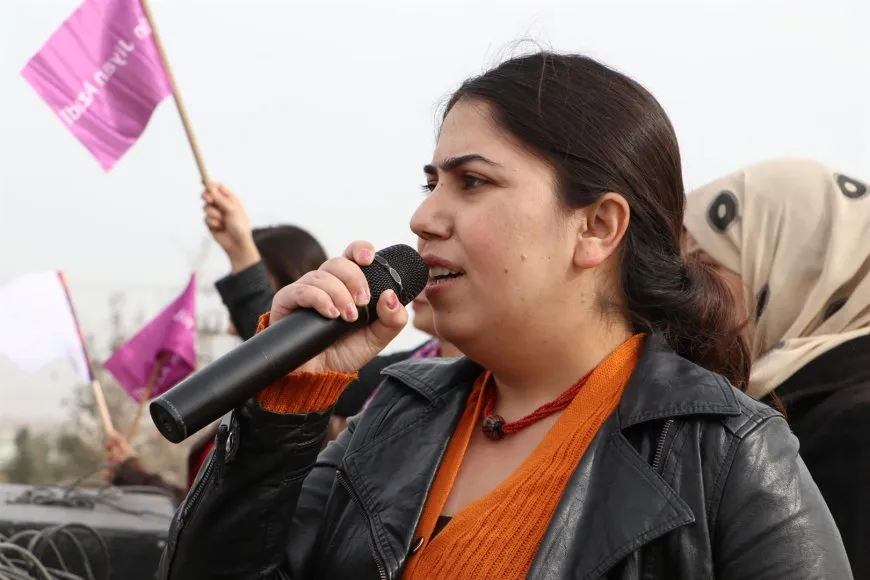 حشود غفيرة تنادي بحرية المرأة في اليوم العالمي لمناهضة العنف