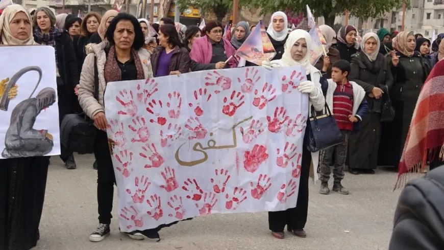 حشود غفيرة تنادي بحرية المرأة في اليوم العالمي لمناهضة العنف