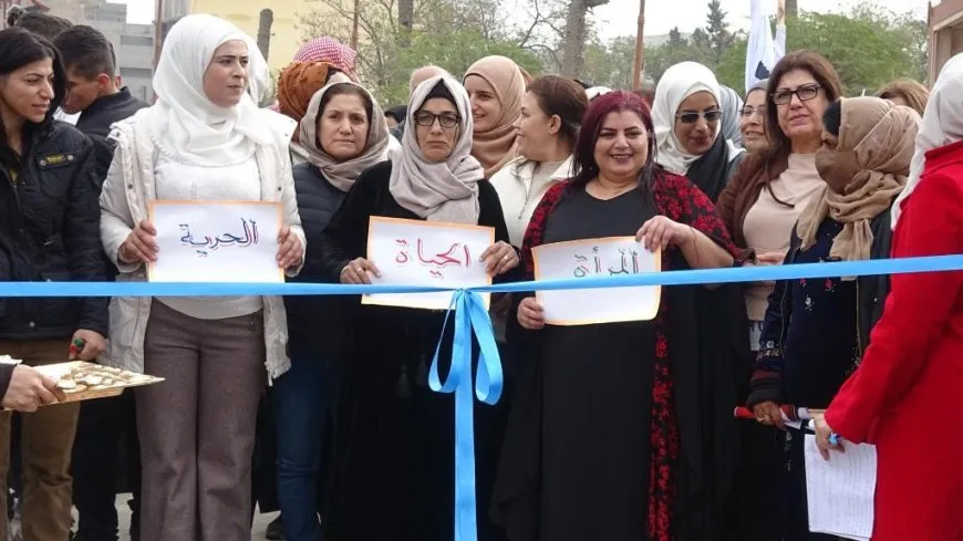 حشود غفيرة تنادي بحرية المرأة في اليوم العالمي لمناهضة العنف