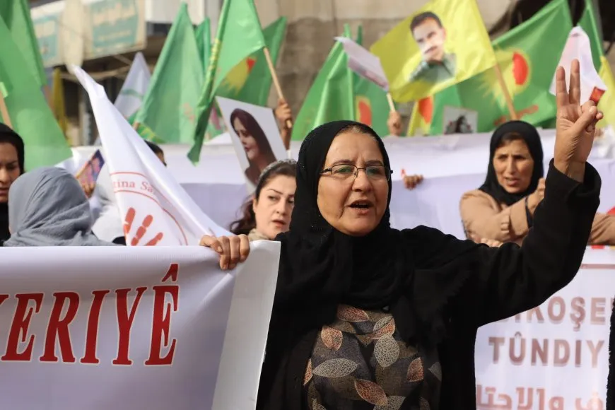 حشود غفيرة تنادي بحرية المرأة في اليوم العالمي لمناهضة العنف