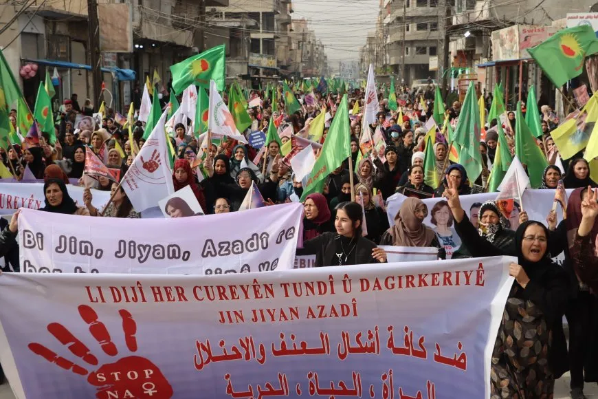 حشود غفيرة تنادي بحرية المرأة في اليوم العالمي لمناهضة العنف