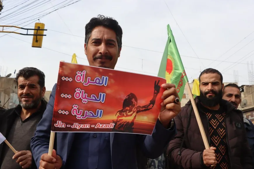 حشود غفيرة تنادي بحرية المرأة في اليوم العالمي لمناهضة العنف