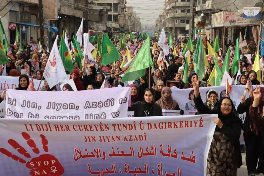 حشود غفيرة تنادي بحرية المرأة في اليوم العالمي لمناهضة العنف