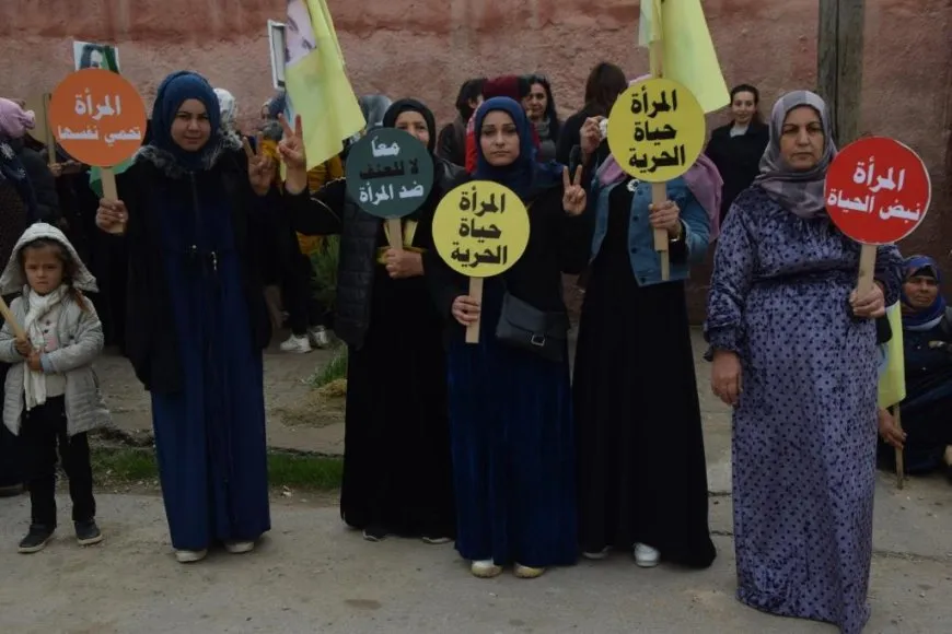 حشود غفيرة تنادي بحرية المرأة في اليوم العالمي لمناهضة العنف
