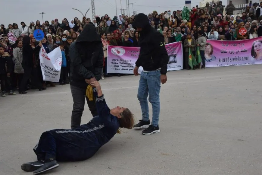 حشود غفيرة تنادي بحرية المرأة في اليوم العالمي لمناهضة العنف
