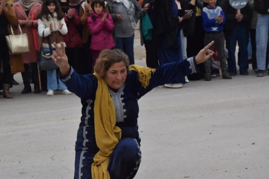 حشود غفيرة تنادي بحرية المرأة في اليوم العالمي لمناهضة العنف
