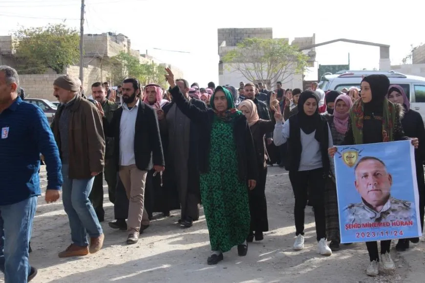 تقديم واجب العزاء لذوي القيادي في مجلس منبج العسكري