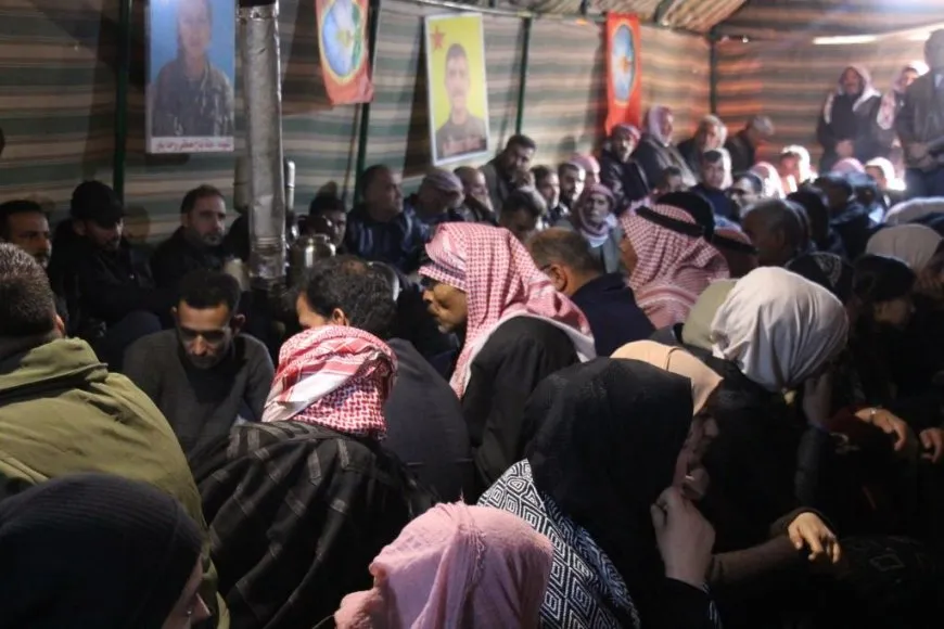 تقديم واجب العزاء لذوي القيادي في مجلس منبج العسكري