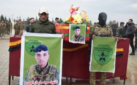 أهالي الشدادي يشيّعون جثمان مقاتل في قوات سوريا الديمقراطية
