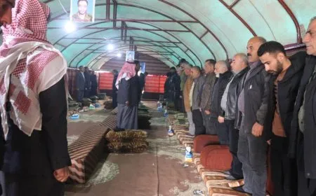 أهالي مقاطعة الفرات يقدمون العزاء لذوي الشهيد محمد‏ ‏
