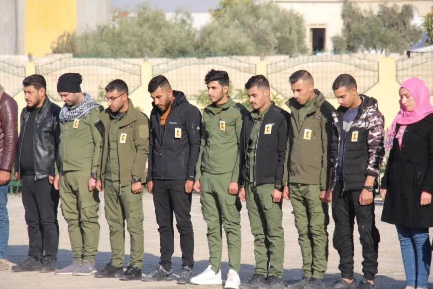 أهالي منبج يشيعون جثمان مقاتل قوات الدفاع الذاتي عدنان العبد الله