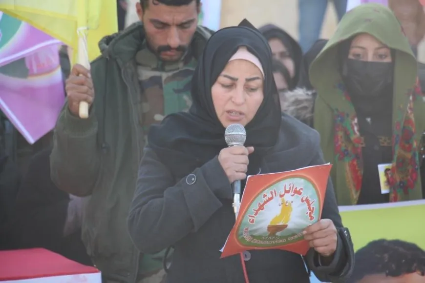 أهالي منبج يشيعون جثمان مقاتل قوات الدفاع الذاتي عدنان العبد الله