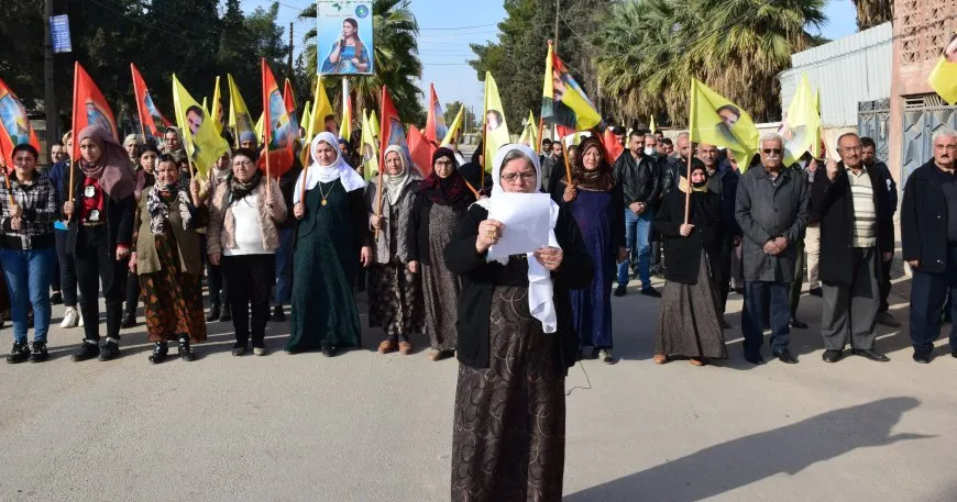 مجالس عوائل الشهداء تدعو الشعب للخروج إلى الساحات حتى الكشف عن وضع القائد