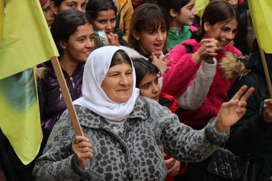 "نحن اليوم مدينون للقائد ومن حقنا معرفة وضعه الصحي"