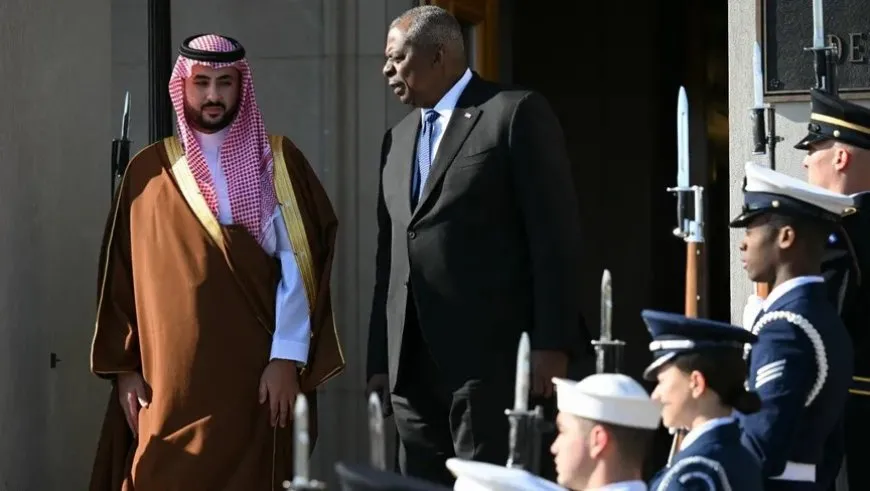 وزيرا الدفاع السعودي والأميركي يبحثان تهديدات "الحوثيين"