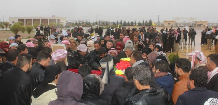 تشييع جثمان مقاتل لقسد في ناحية تل حميس 