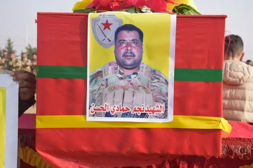 جثمان مقاتل قوات الدفاع الذاتي الشهيد نجم الحسن يوارى الثرى