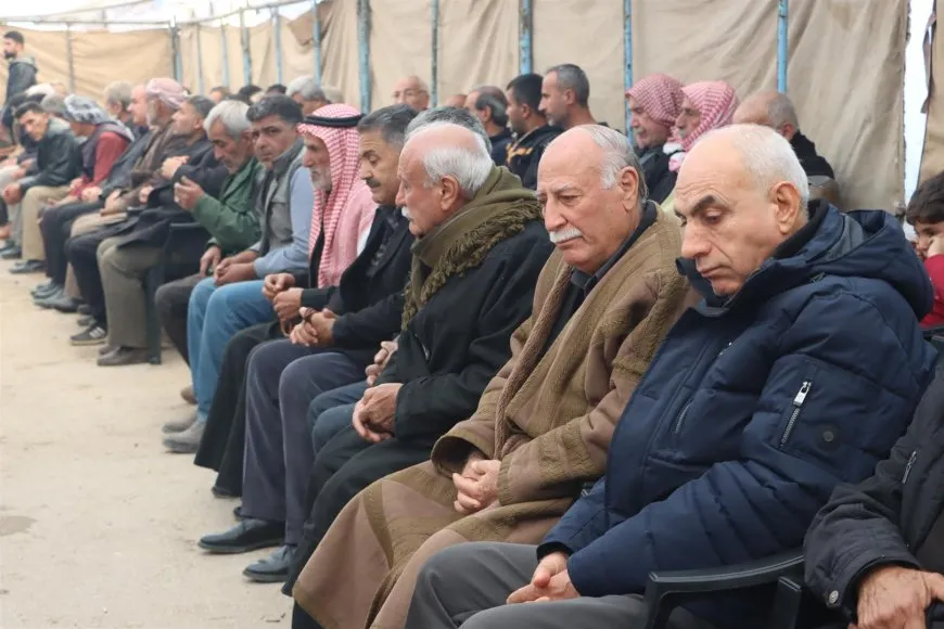 ’شارة النصر لن تنزل طالما تجري الدماء في عروقنا‘