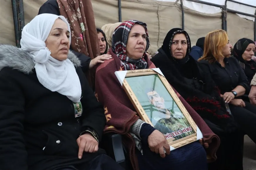 ’شارة النصر لن تنزل طالما تجري الدماء في عروقنا‘