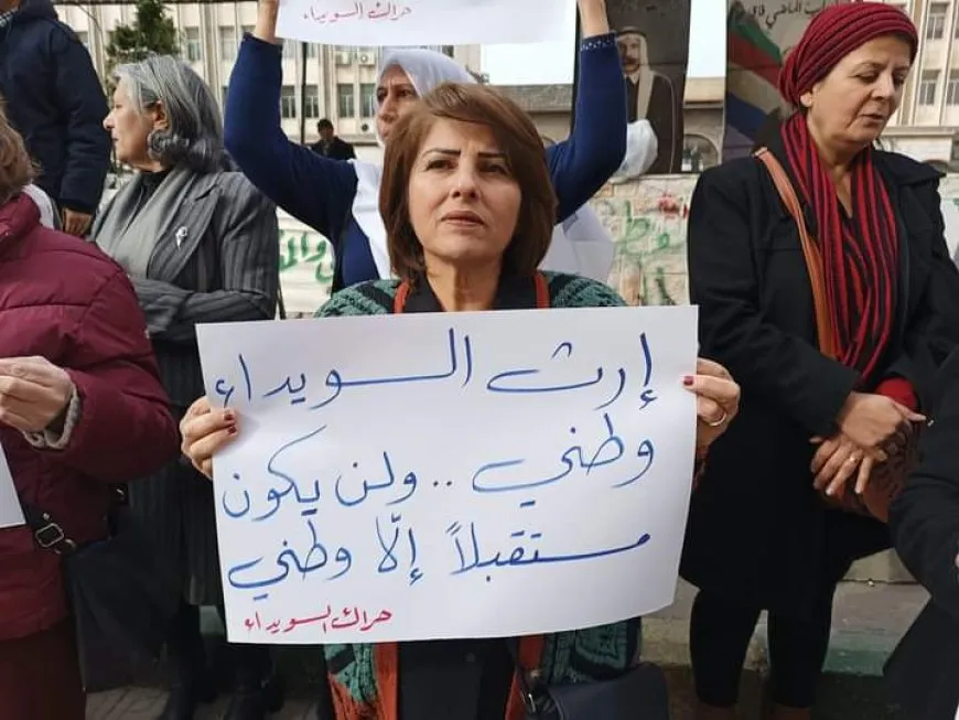 أهالي السويداء يطالبون بسوريا علمانية مدنية ديمقراطية 
