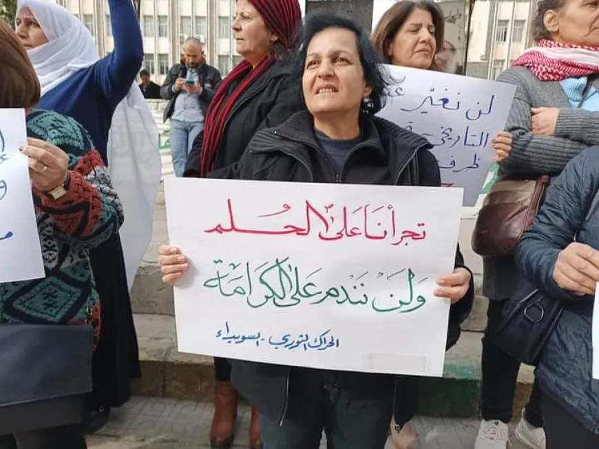 أهالي السويداء يطالبون بسوريا علمانية مدنية ديمقراطية 