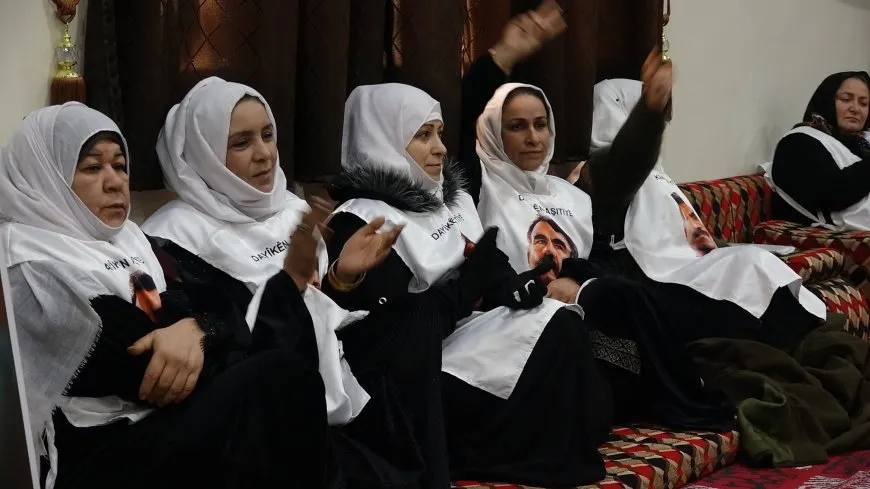 أهالي الطبقة يختتمون بالإصرار على تحقيق الحرية الجسدية للقائد