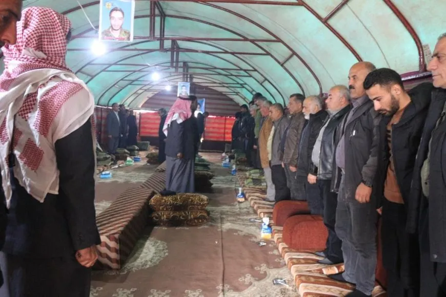 أهالي مقاطعة الفرات يقدمون العزاء لذوي الشهيد محمد‏ ‏