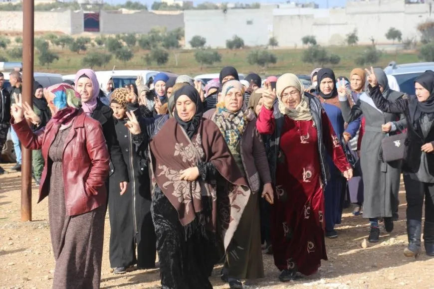 أهالي مقاطعة منبج يقدّمون واجب العزاء لذوي الشهيد آزاد سرب