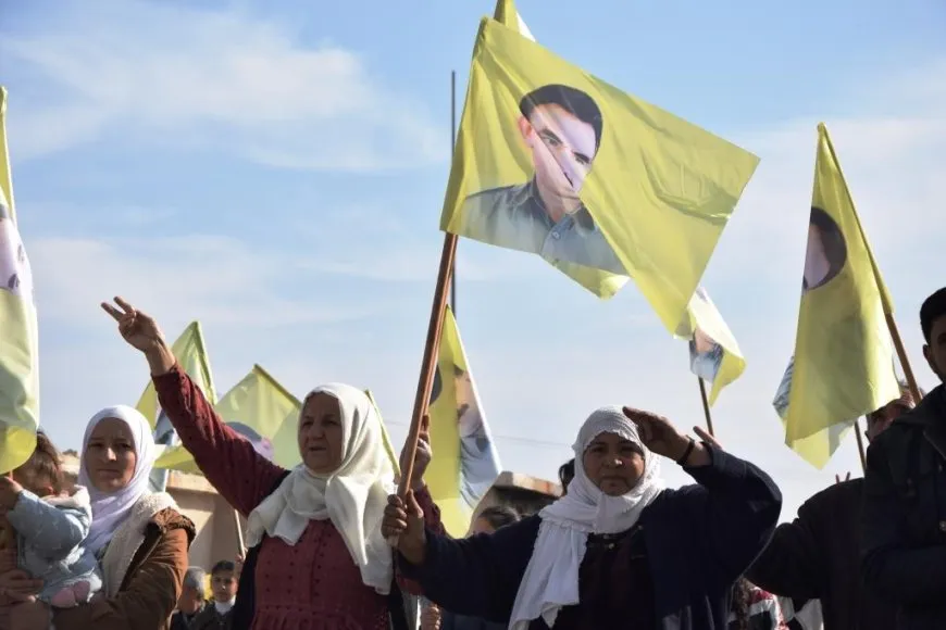 "منذ اللقاء الأول به علمنا كيف يكون حب الوطن والدفاع عنه"