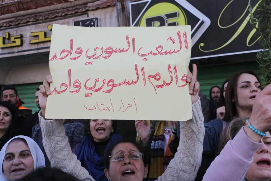 أهالي السويداء يخرجون في احتجاجات الجمعة الأخيرة