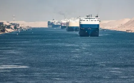 رئيس هيئة قناة السويس: تراجع العائد بالدولار 40% منذ بداية العام على أساس سنوي