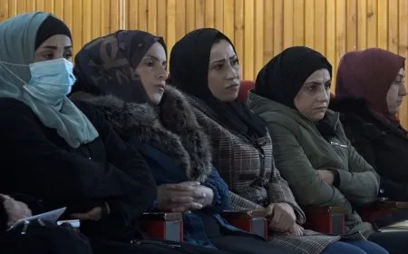 النساء في دير الزور يقرأن العقد الاجتماعي