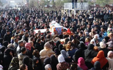 المئات يشيعون جثمان الشهيد محمود درويش ويعاهدون بالانتقام من الخونة