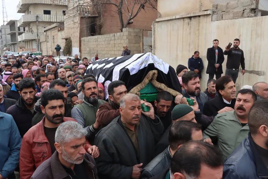 جثمان الشيخ عبيد الله القادري الحسيني يوارى الثرى